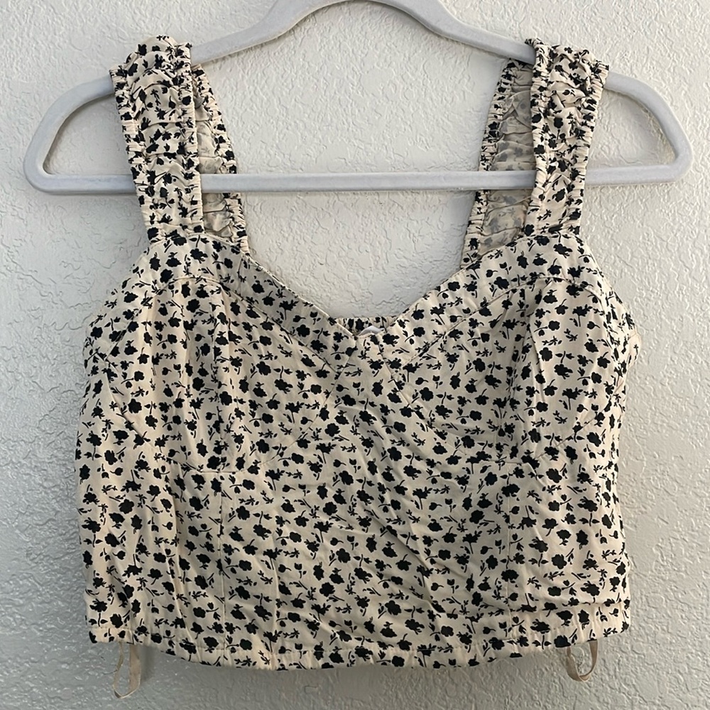 Women’s cropped floral top